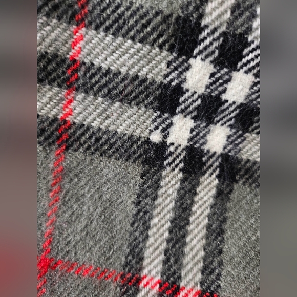 ❌SOLD❌ 🩶Burberry Novacheck Scarf🩶 - Picture 5 of 10